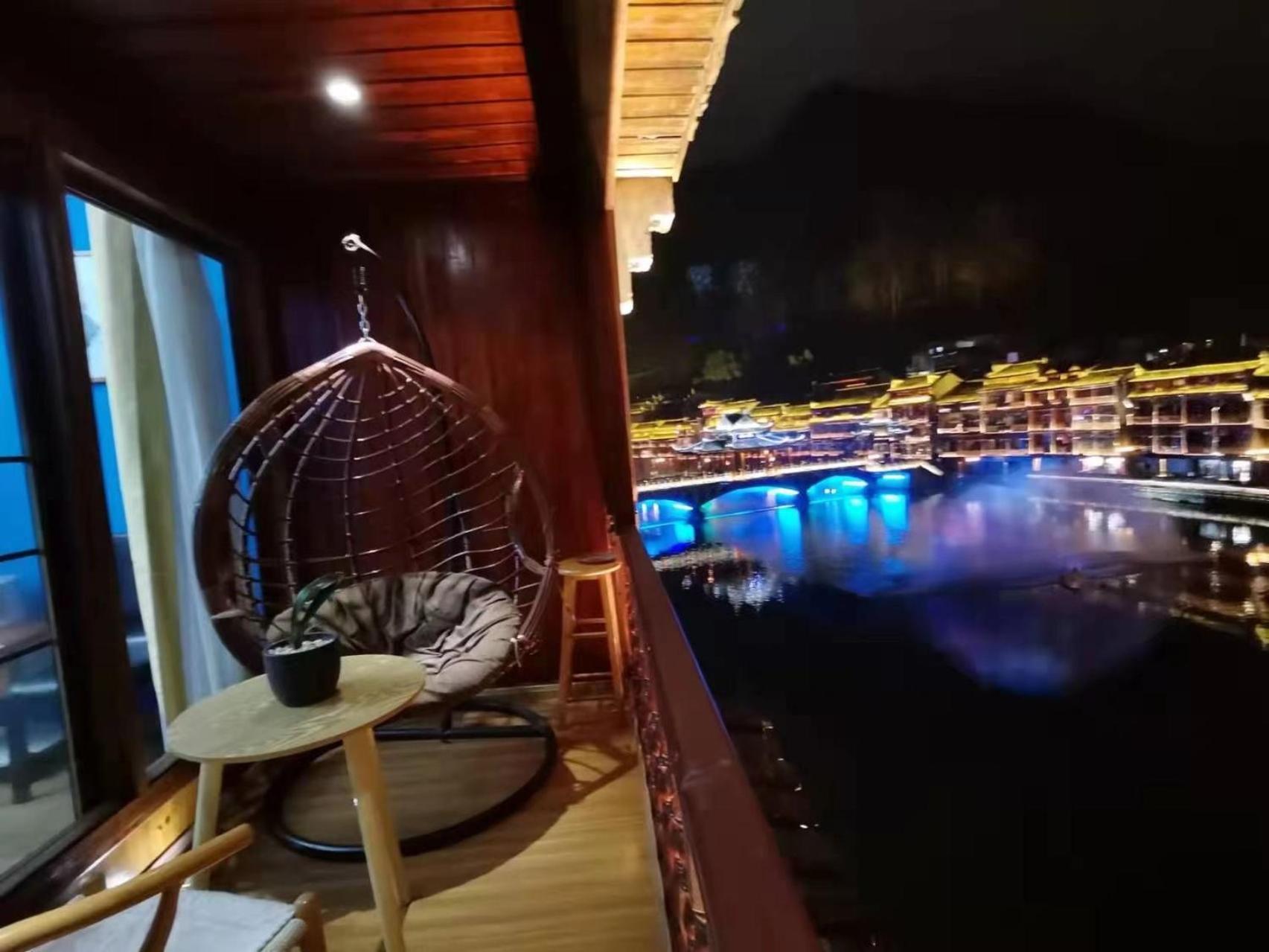Fenghuang Ancient Town Lazy Cat Riverside Inn Exteriör bild