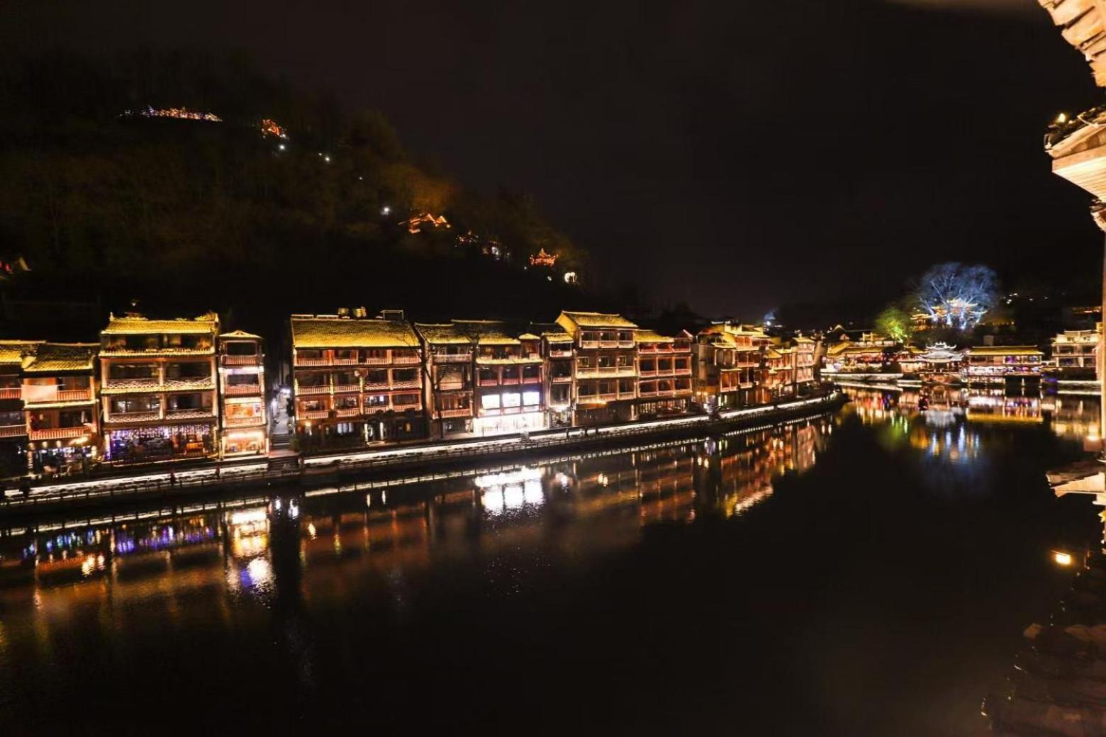 Fenghuang Ancient Town Lazy Cat Riverside Inn Exteriör bild