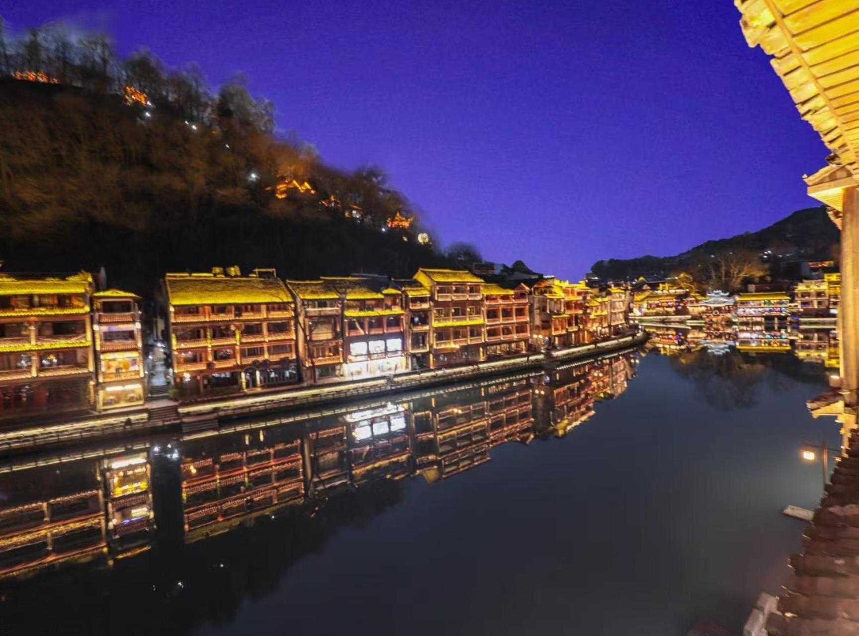 Fenghuang Ancient Town Lazy Cat Riverside Inn Exteriör bild