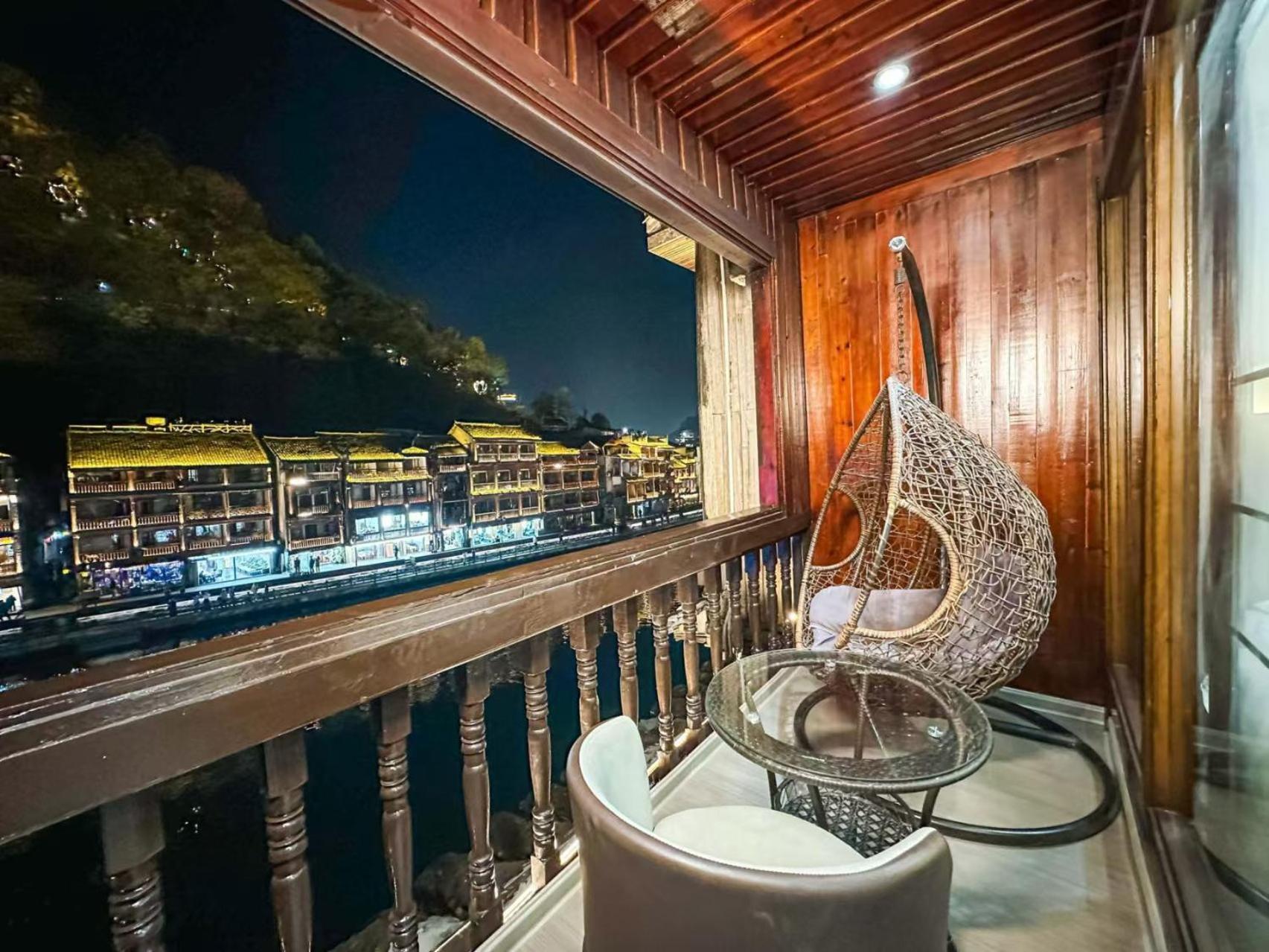 Fenghuang Ancient Town Lazy Cat Riverside Inn Exteriör bild