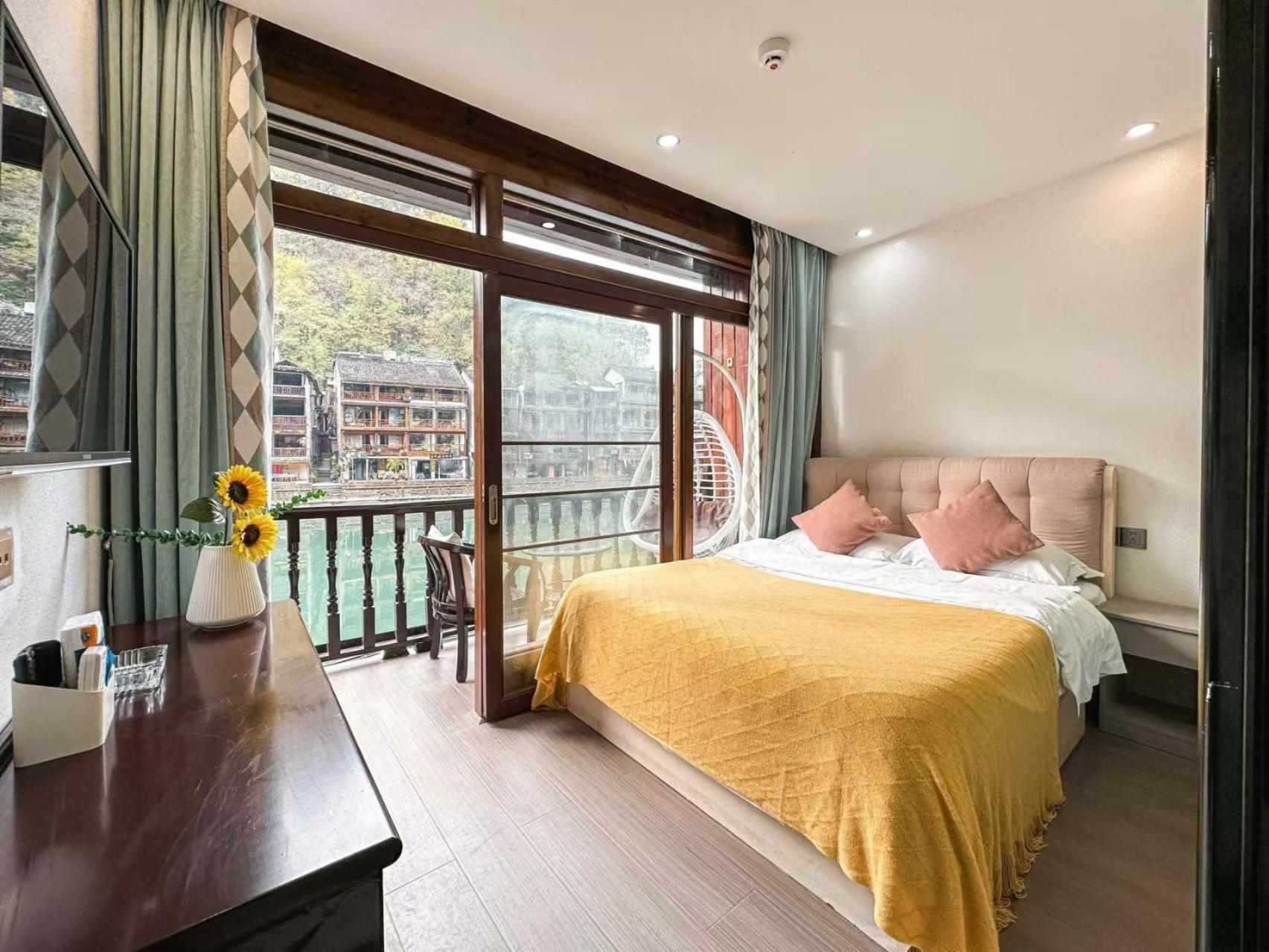 Fenghuang Ancient Town Lazy Cat Riverside Inn Exteriör bild