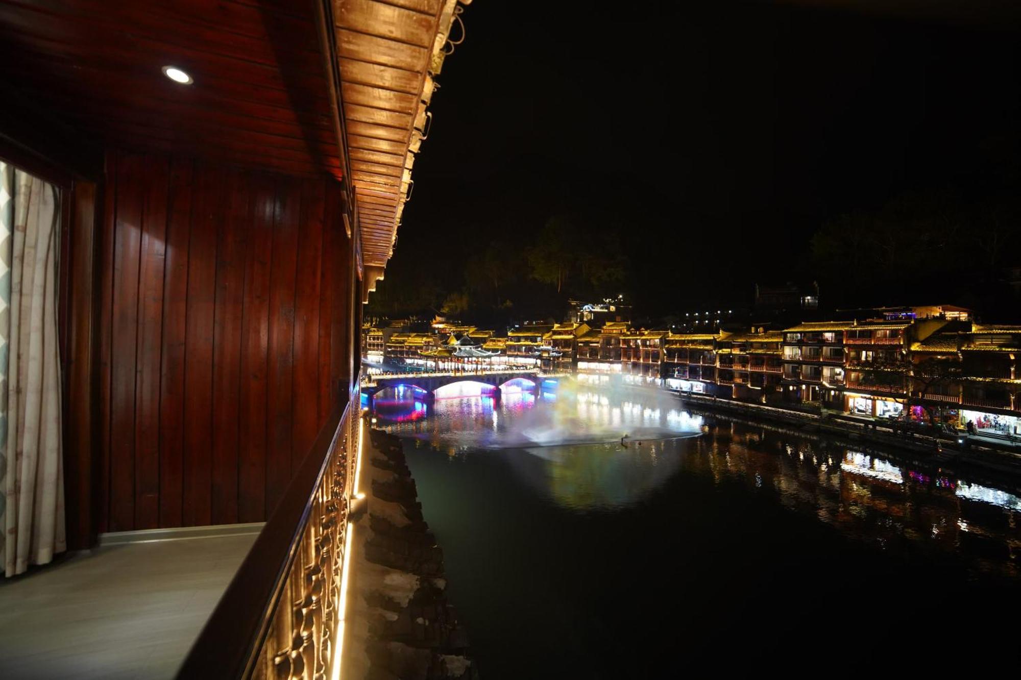 Fenghuang Ancient Town Lazy Cat Riverside Inn Exteriör bild